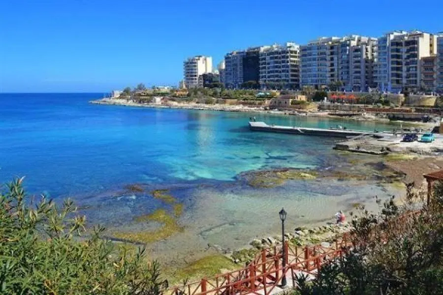 Sliema Tigne Suites 0*,